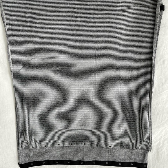 Lululemon - Striped snap scarf - grey - Picture 3 of 5